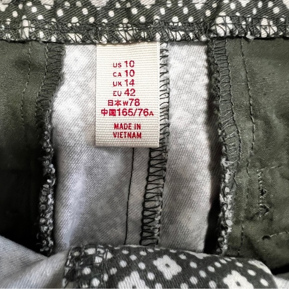 Gap Khaki Shorts Womens Size 10 Mid Rise Chino 3" Inseam Twill Geometric Green - Picture 4 of 6